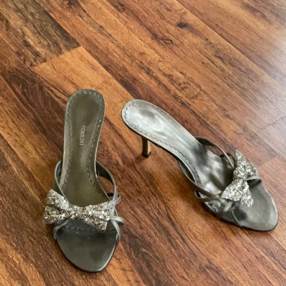 Enzo angiolini size 7 pewter heels